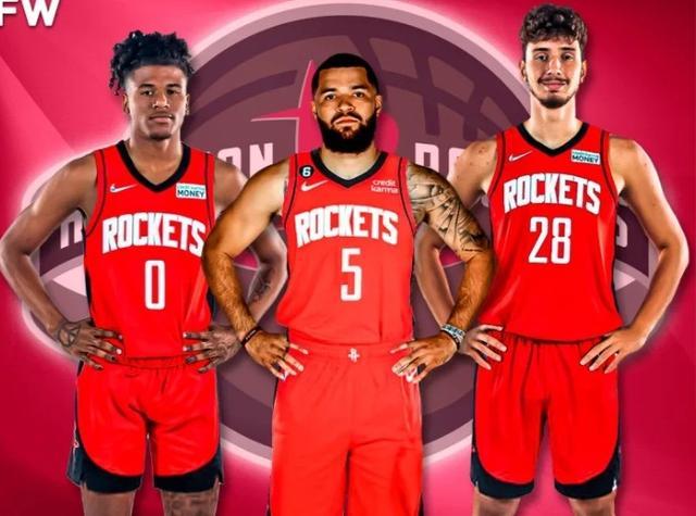 边路传中落 边路传中落